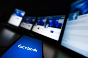 The loading screen of the Facebook application on a mobile phone is seen in this photo illustration taken in Lavigny May 16, 2012. Facebook Inc increased the size of its initial public offering by almost 25 percent, and could raise as much as $16 billion as strong investor demand for a share of the No.1 social network trumps debate about its long-term potential to make money. Facebook, founded eight years ago by Mark Zuckerberg in a Harvard dorm room, said on Wednesday it will add about 84 million shares to its IPO, floating about 421 million shares in an offering expected to be priced on Thursday. REUTERS/Valentin Flauraud (SWITZERLAND - Tags: BUSINESS SCIENCE TECHNOLOGY SOCIETY)